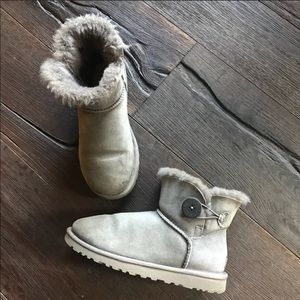 Mini bailey button UGGS